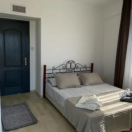 3 Bedroom Holiday Close To Casinos Villa Kyrenia (Northern Cyprus)