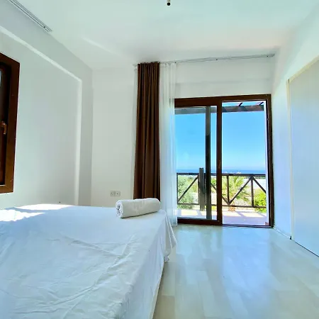 3 Bedroom Holiday Close To Casinos Villa Cirénia