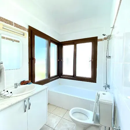 3 Bedroom Holiday Close To Casinos Villa